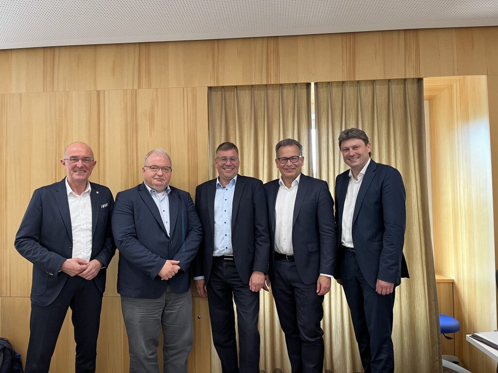 Dr. Klaus Metzger, Andreas Thiel, Dr. Wolfgang Hübschle, Wolfgang Tinzmann, Dr. Michael Higl (von links nach rechts)